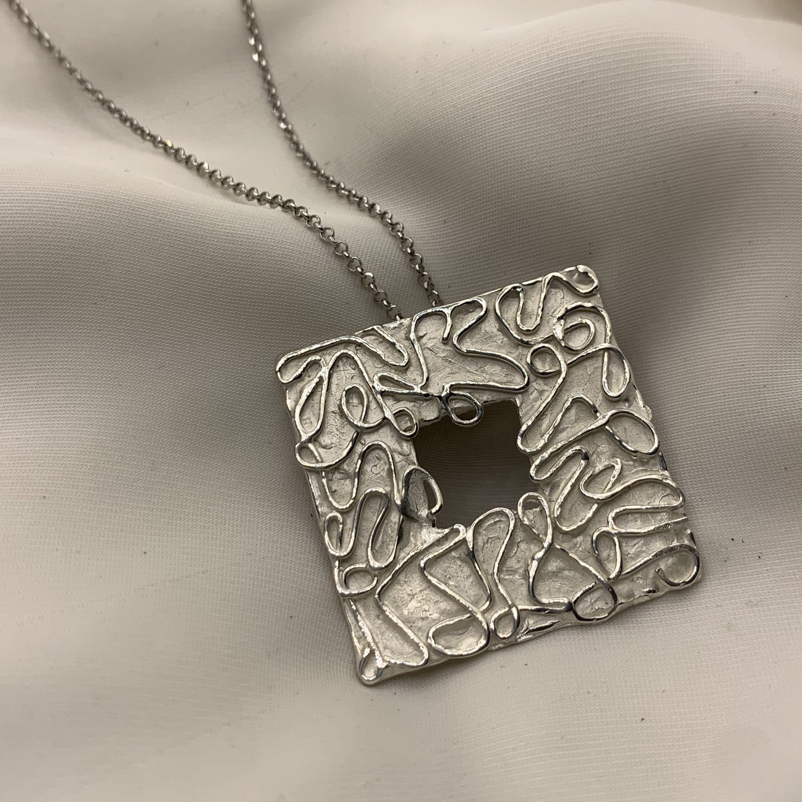 Ricamo (collana)