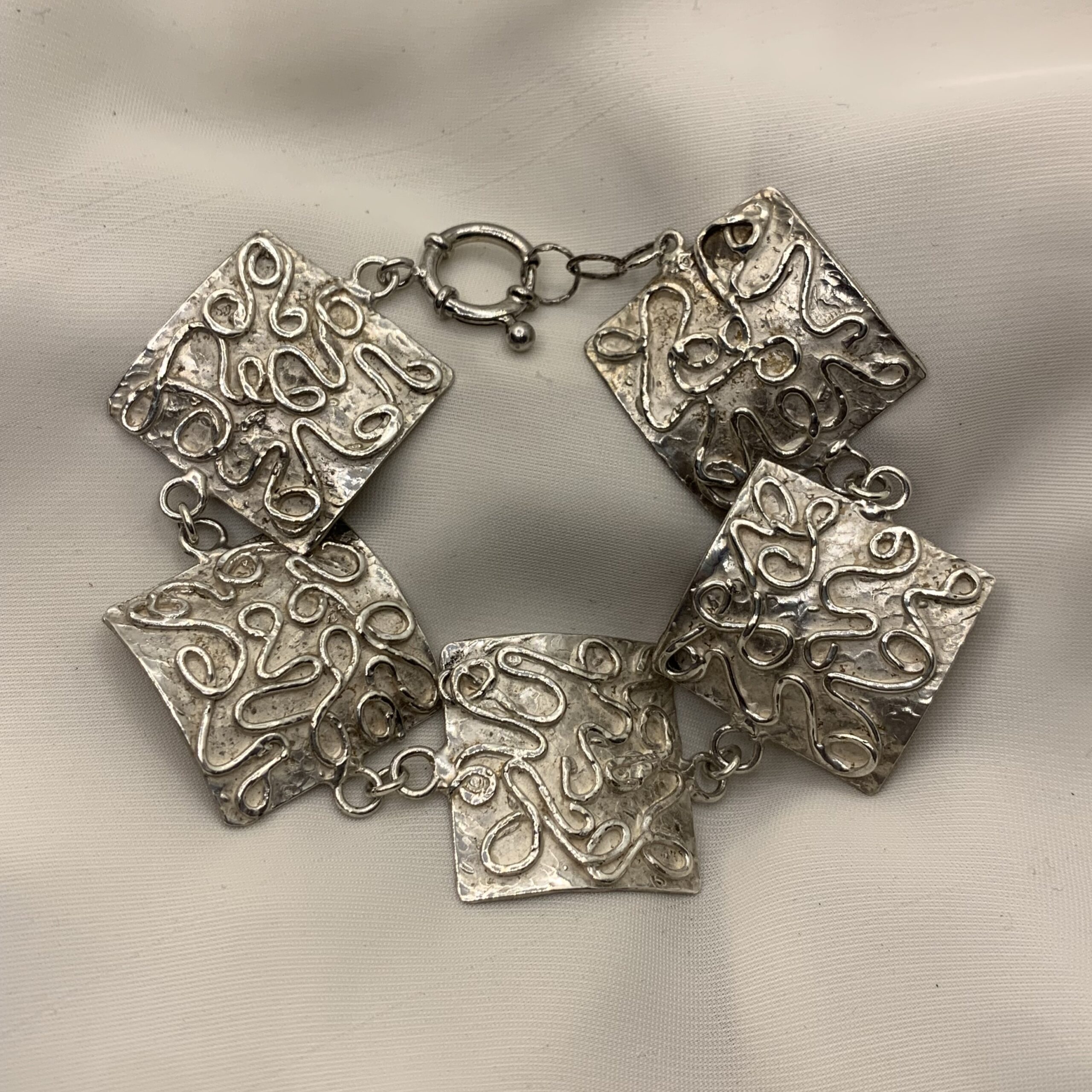 Ricamo (bracciale)